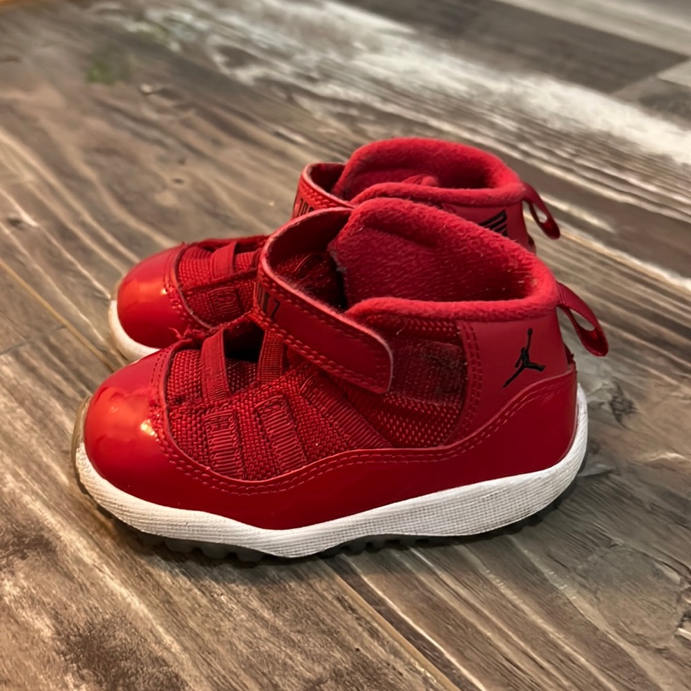 Red Air Jordan 11’s size 6c